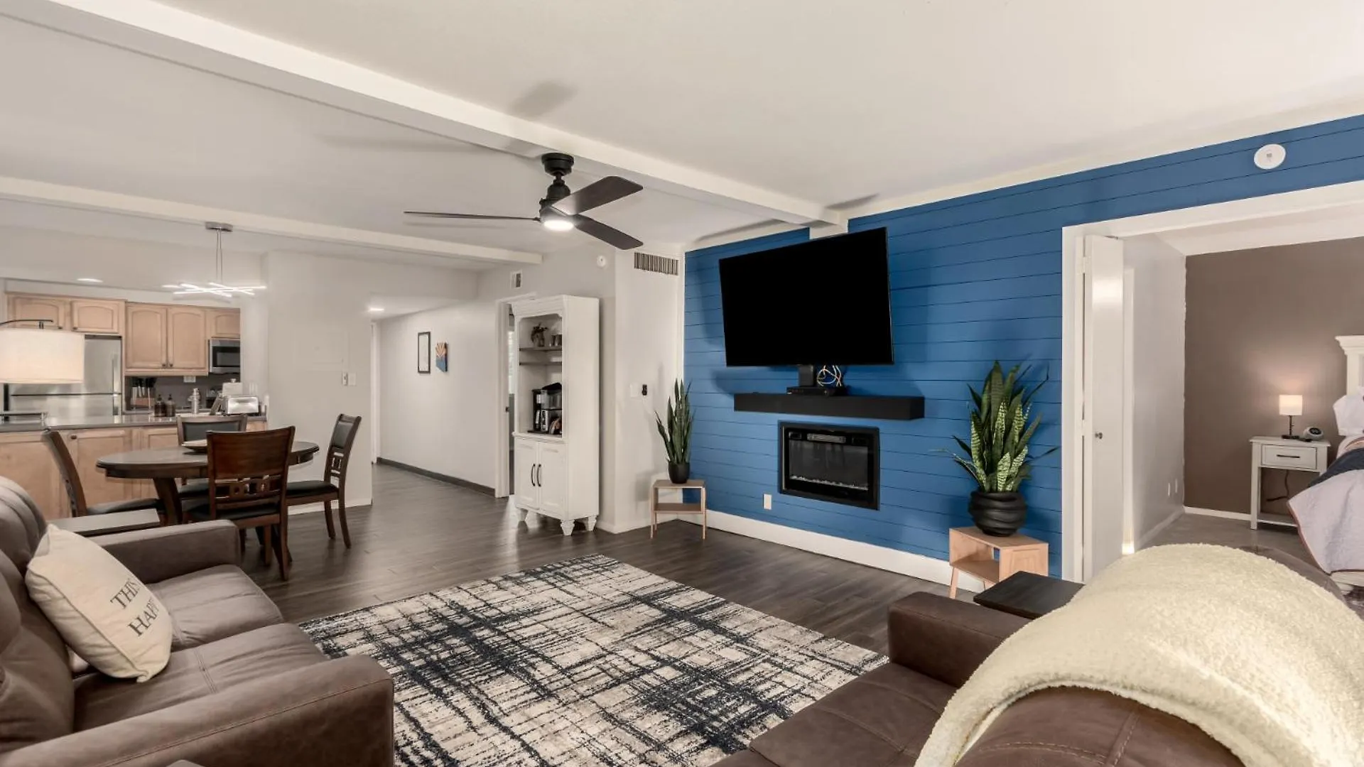 Modernized 2Br Condo W Pool Access Near Old Town Scottsdale